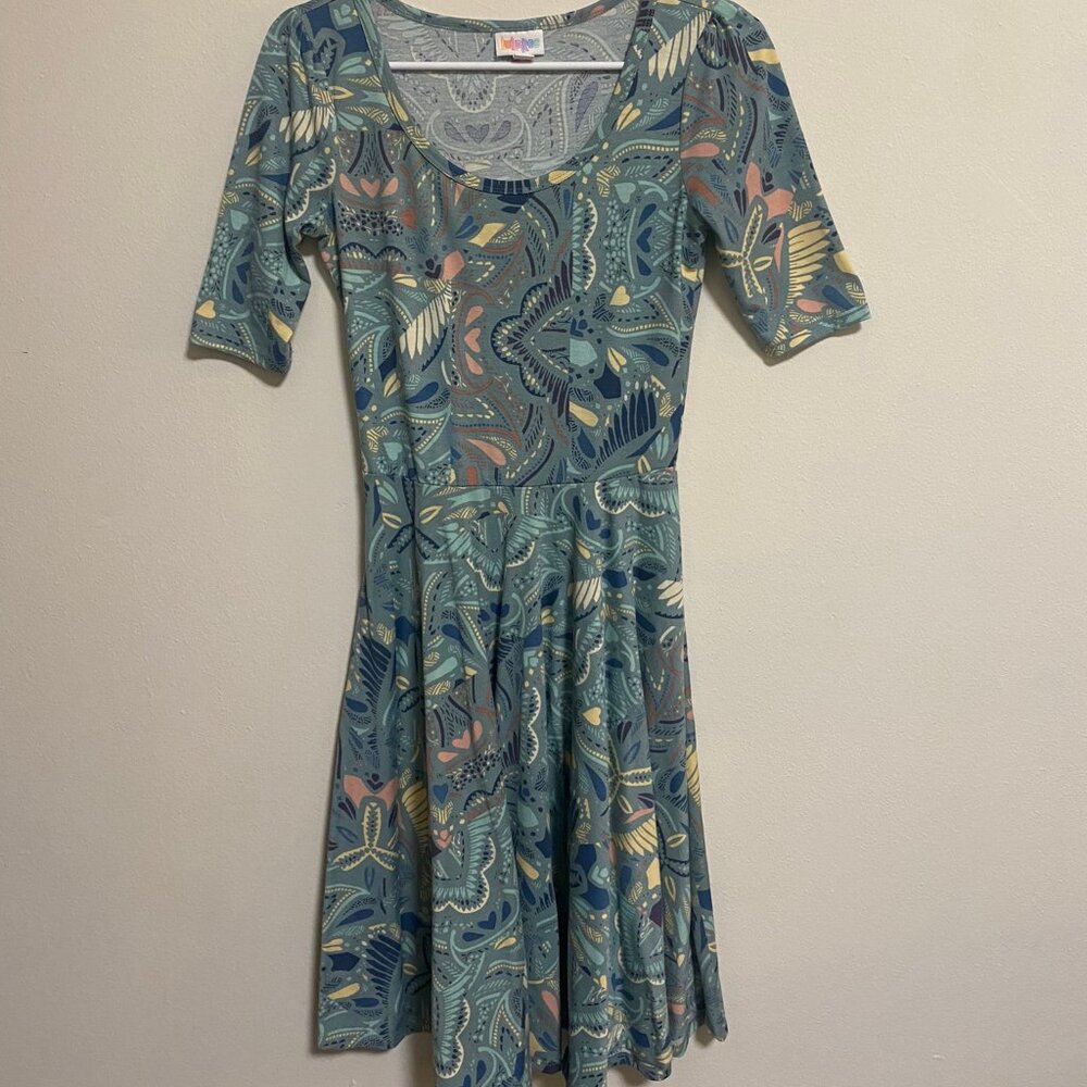 LuLaRoe Green Short Sleeve Abstract Patterened Midi Length Dress EUC Sz XS